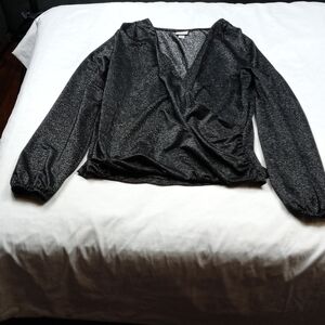 A.n.d womens small metallic silver and black long v-neck long sleeved top